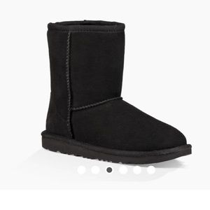 Kids black classic UGGS size 12